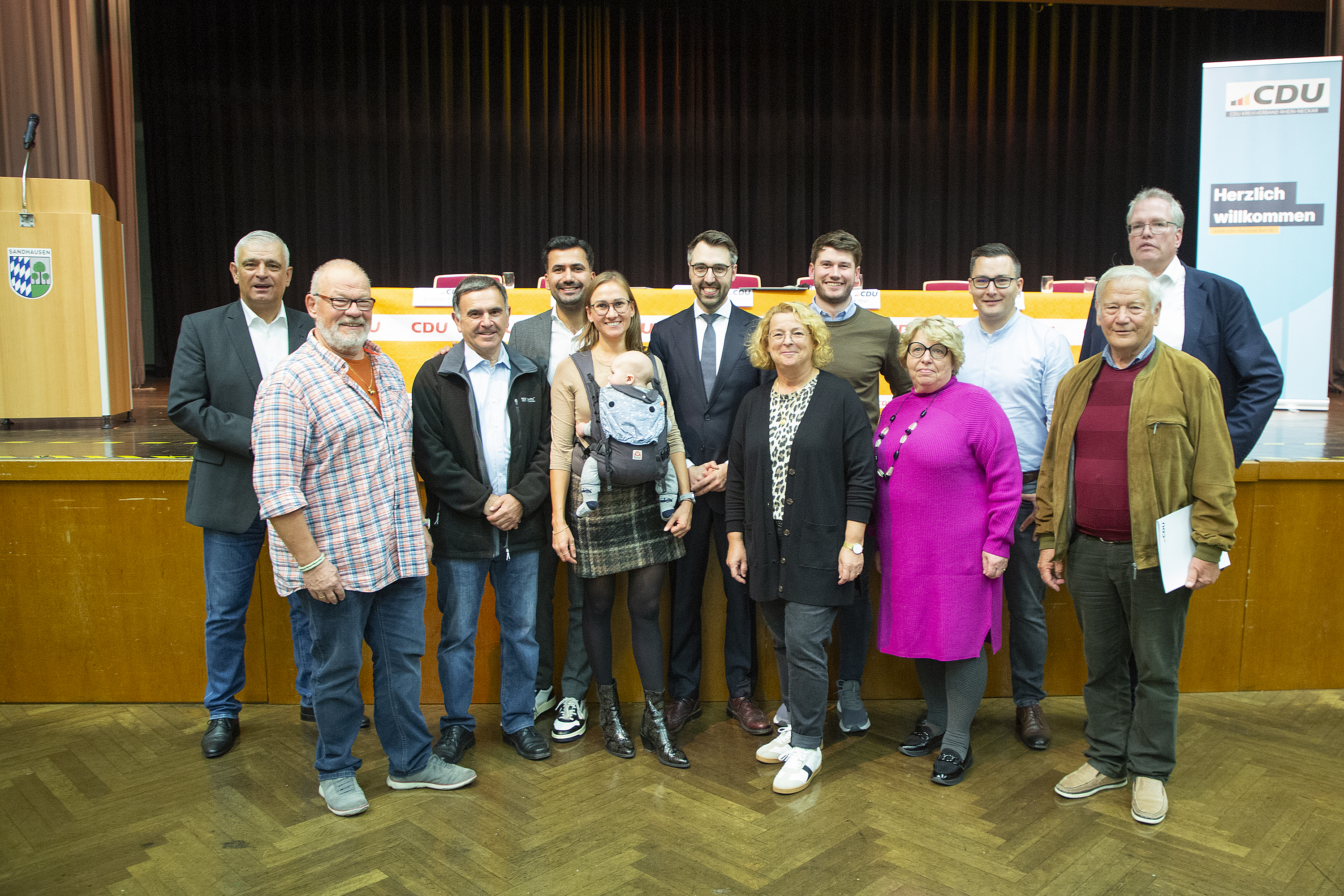 Moritz Oppelt mit den Sandh�user Delegierten